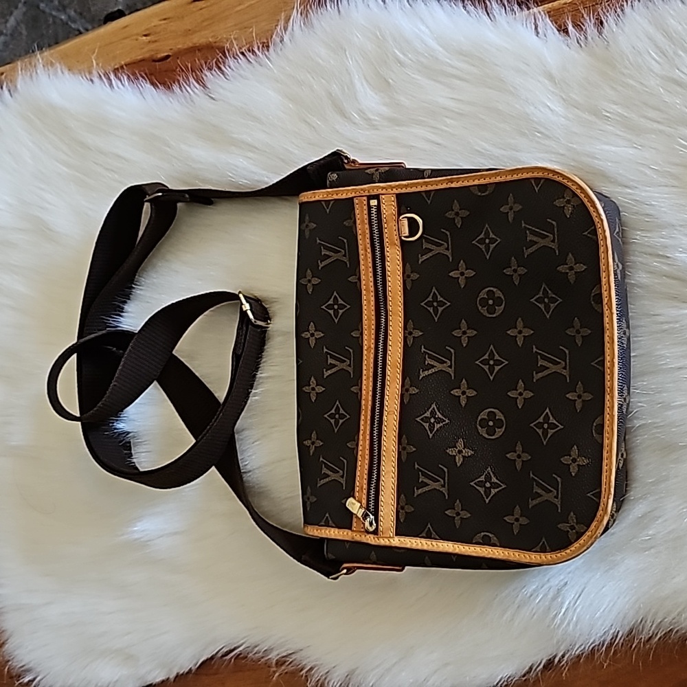 Louis Vuitton Bosphore Crossbody Messenger PM Brown Tan Monogram